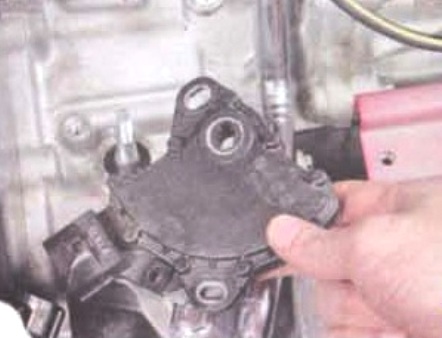 Снятие и установка коробки передач автомобиля Mitsubishi Lancer