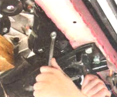 Снятие и установка коробки передач автомобиля Mitsubishi Lancer