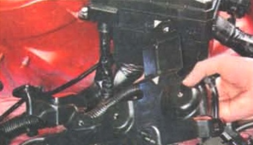 Снятие и установка коробки передач автомобиля Mitsubishi Lancer