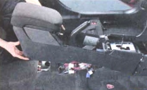 Снятие и установка троса привода вариатором Mitsubishi Lancer