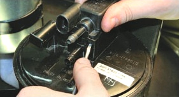 Снятие адсорбера и клапана продувки