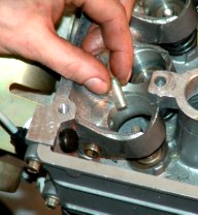 Замена маслосъемных колпачков