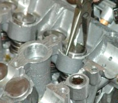 Замена маслосъемных колпачков