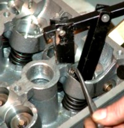 Замена маслосъемных колпачков