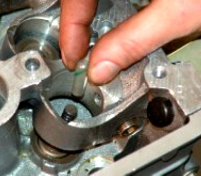 Замена маслосъемных колпачков