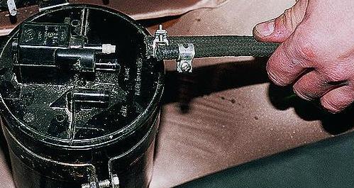 Снятие и установка адсорбера и клапана продувки