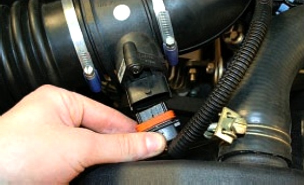 Замена датчиков системы управления двигателем УАЗ Патриот