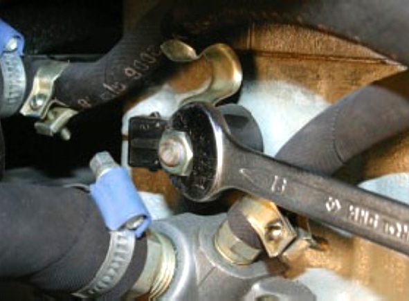 Замена датчиков системы управления двигателем УАЗ Патриот