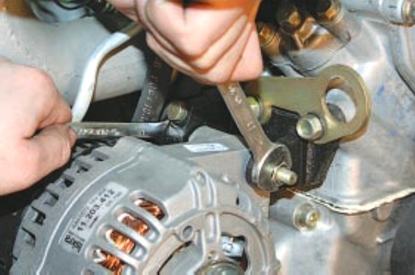 Как снять и установить генератор на УАЗ Патриот