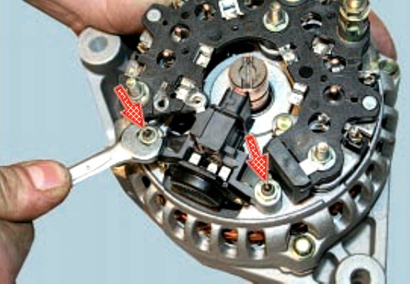 Проверка и замена щеток генератора автомобиля УАЗ Патриот