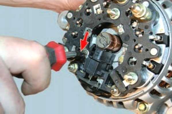 Проверка и замена щеток генератора автомобиля УАЗ Патриот