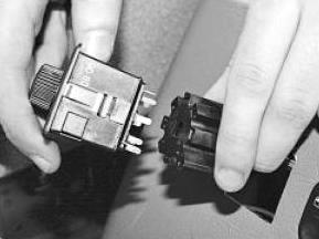 Замена выключателей панели и тоннеля пола  УАЗ Патриот