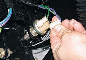 Замена выключателя сигнала тормоза УАЗ Патриот