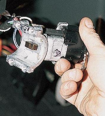 Замена замка зажигания УАЗ Патриот