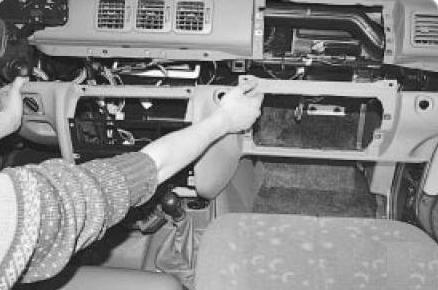 Снятие и установка панели приборов автомобиля УАЗ Патриот