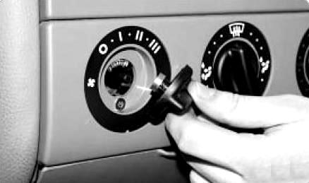 Снятие и установка панели приборов автомобиля УАЗ Патриот