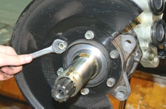 Снятие и установка цапфы переднего колеса УАЗ Патриот
