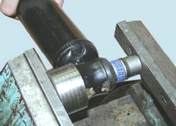 Замена амортизатора передней подвески