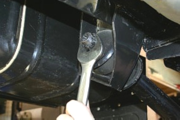 Замена продольной штанги УАЗ Патриот