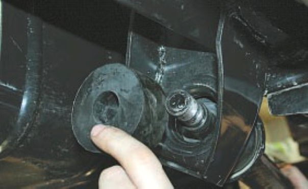 Замена продольной штанги УАЗ Патриот