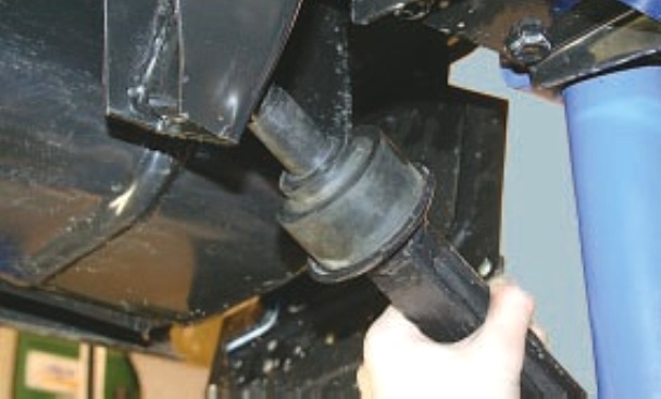 Замена продольной штанги УАЗ Патриот