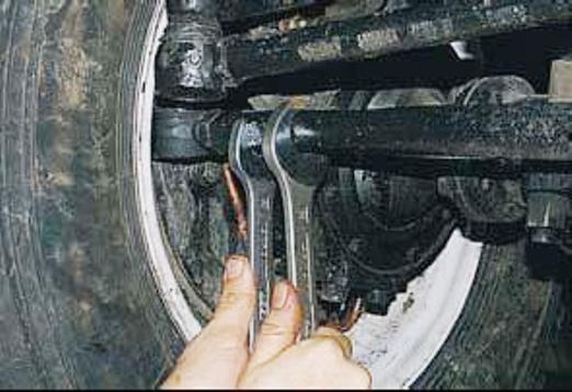 Регулировка углов схождения колес