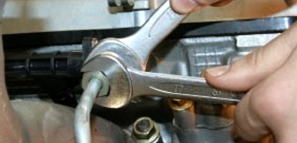 Снятие топливной рампы УАЗ Патриот