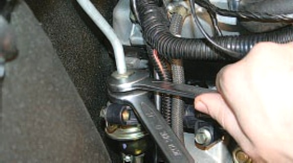 Снятие топливной рампы УАЗ Патриот