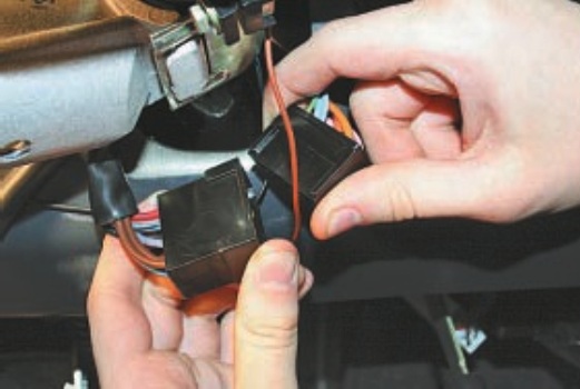 Снятие и установка рулевой колонки автомобиля УАЗ Патриот