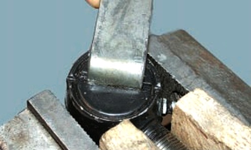 Снятие и установка наконечников рулевых тяг автомобиля УАЗ Патриот