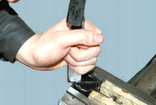 Снятие и установка наконечников рулевых тяг автомобиля УАЗ Патриот