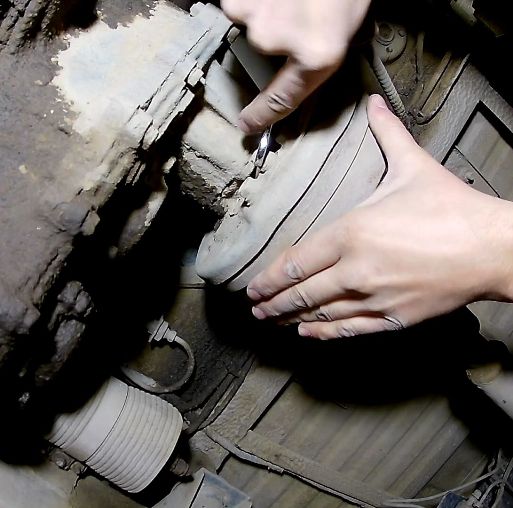 Регулировка зазора между барабаном и колодками стояночного тормоза