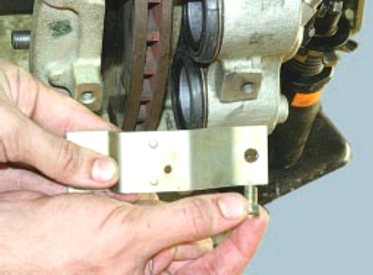 Замена блока цилиндров тормоза переднего колеса 