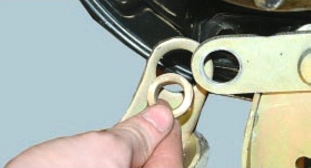 Замена тормозных колодок задних колес