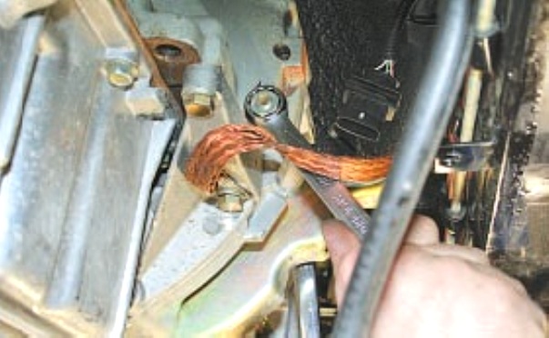 Снятие коробки передач УАЗ