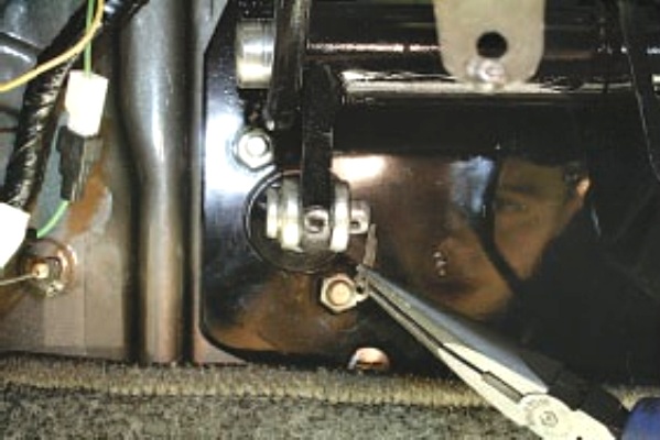 Замена главного цилиндра сцепления