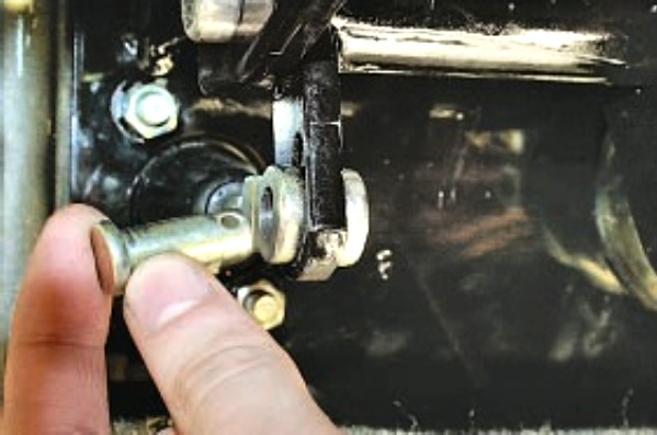 Замена главного цилиндра сцепления