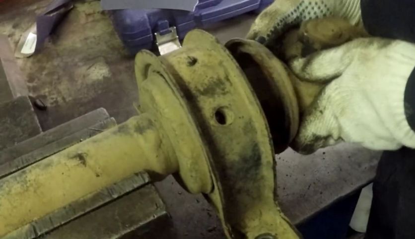 Замена промежуточной опоры карданной передачи УАЗ Патриот