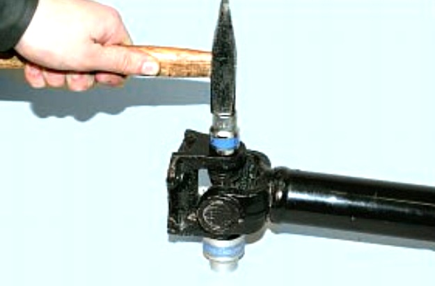 Замена крестовин карданной передачи УАЗ