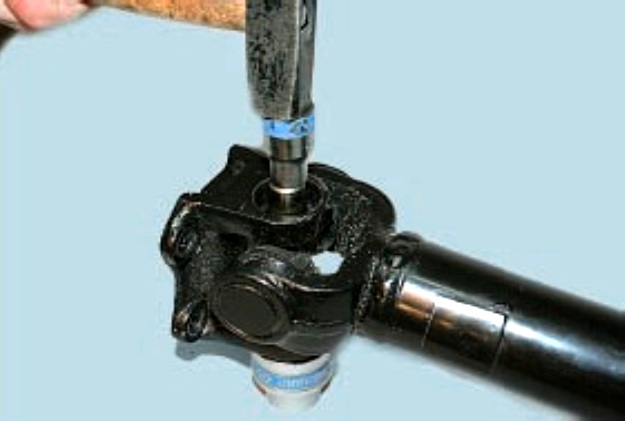 Замена крестовин карданной передачи УАЗ