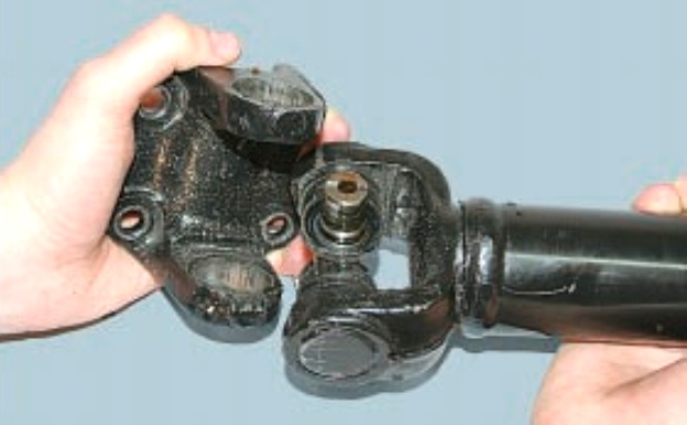 Замена крестовин карданной передачи УАЗ