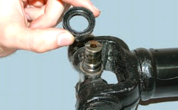 Замена крестовин карданной передачи УАЗ