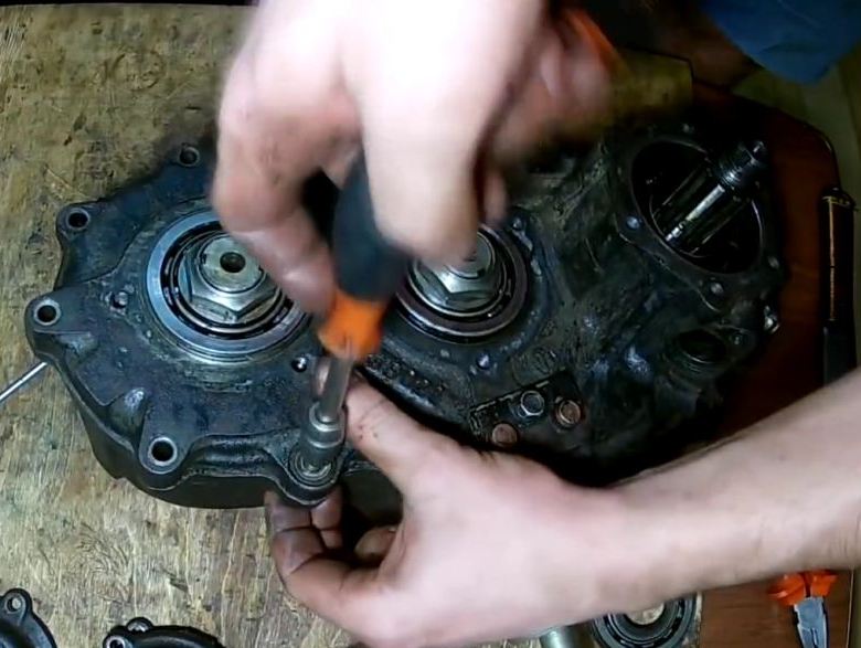 Разборка раздаточной коробки УАЗ