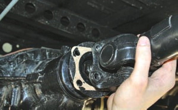 Снятие и установка главной передачи заднего моста УАЗ Патриот