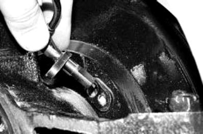 Снятие и установка полуосей переднего моста