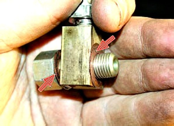 Снятие рабочего цилиндра сцепления