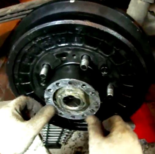 Снятие и установка полуоси заднего моста УАЗ Патриот