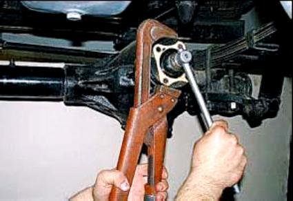 Снятие и установка главной передачи заднего моста УАЗ Патриот