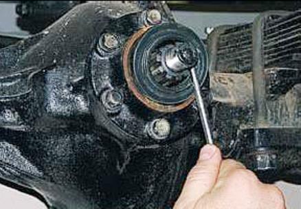 Замена сальника заднего моста