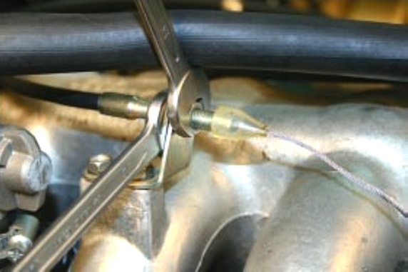 Замена троса привода дроссельной заслонки УАЗ Патриот